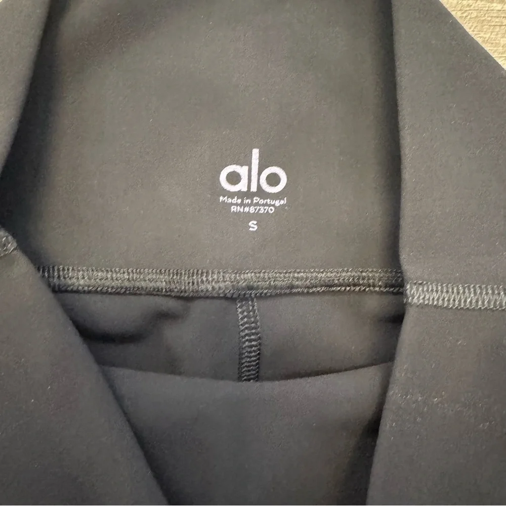 ALO Women’s Yoga Leggings Black High Waisted Ripped Warrior Pant Sz. S